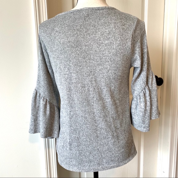 CAUTION TO THE WIND Knot Front Knit Top—SZ. Small - Picture 5 of 11